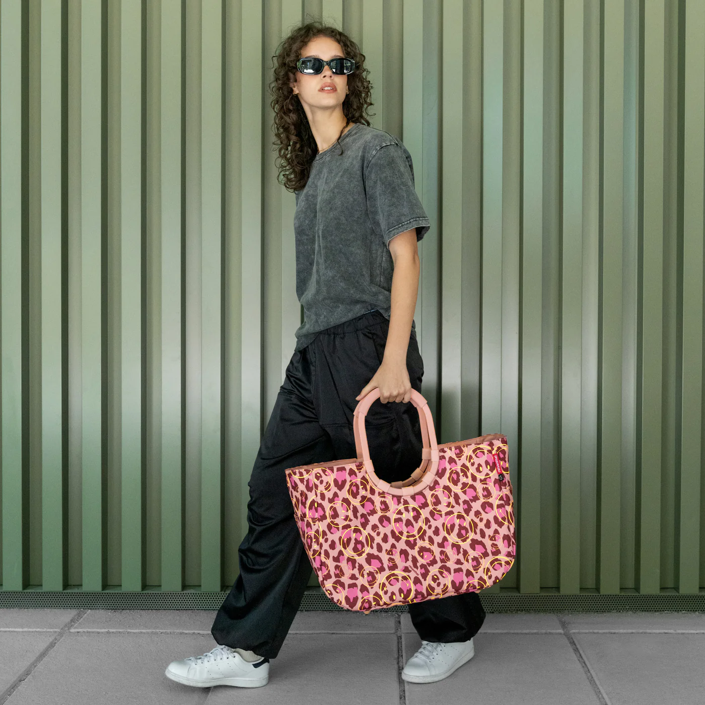 loopshopper L smiley leo blush - Image 3